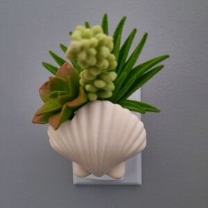 Used BBW Wallflower Decorative Shell Planter with Succulents plug-in